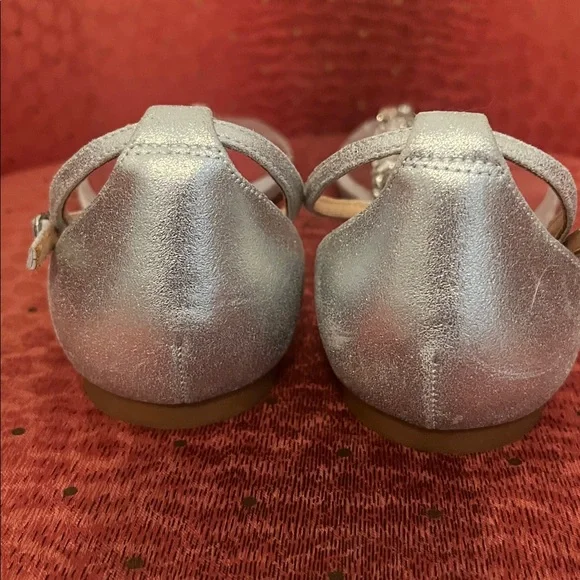 Like new BADGLEY MISCHKA silvertone sandals 7 1/2. $20 - Picture 5 of 8